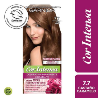 Morena con pelo rojizo