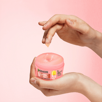 Crema antiedad buena y economica Garnier Toque Seco con peptidos de colageno anti arrugas de la cara cruelty free hidratante y matificante